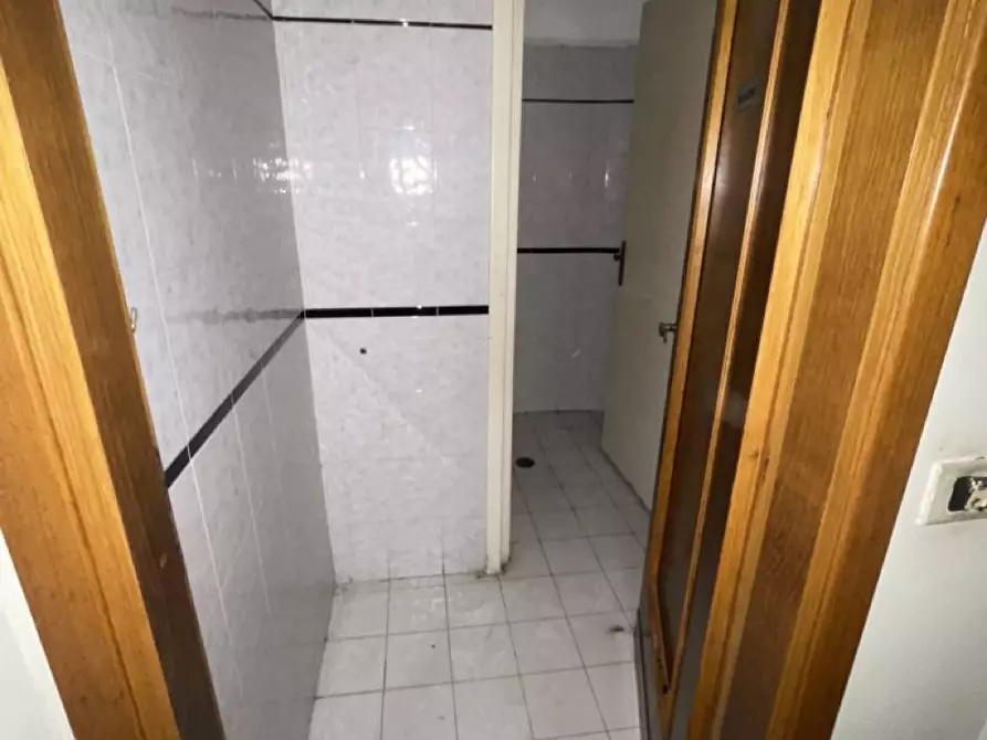 Immagine 14 di Locale commerciale in vendita  in Via degli orti a Priverno