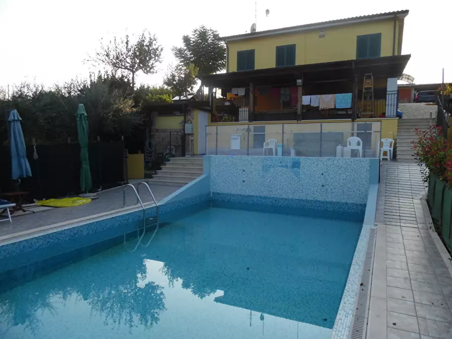 Immagine 1 di Villa in vendita  in Contrada Carpineto a Monsampolo Del Tronto