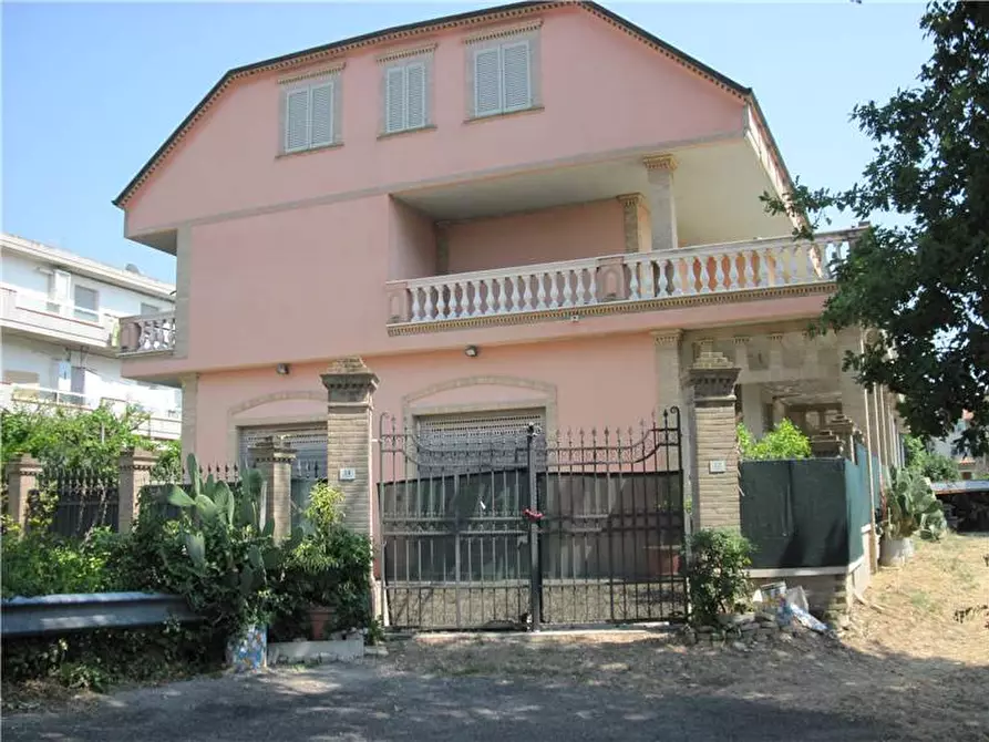 Immagine 1 di Casa indipendente in vendita  in Via Brasile a Grottammare