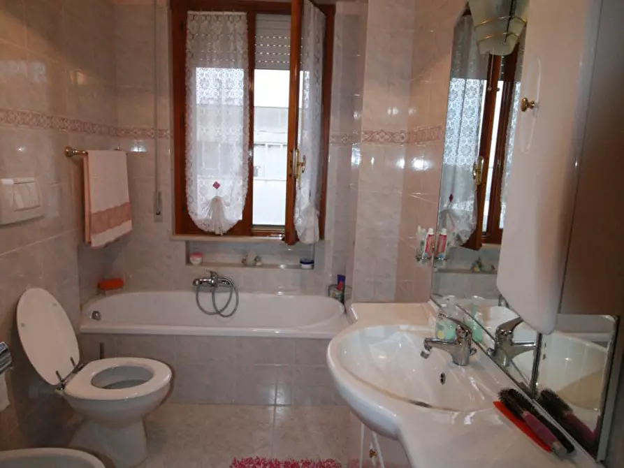 Immagine 15 di Appartamento in vendita  in via fermi a Acquaviva Picena