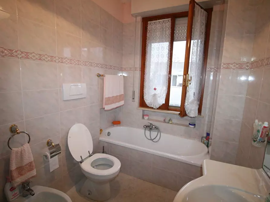 Immagine 16 di Appartamento in vendita  in via fermi a Acquaviva Picena