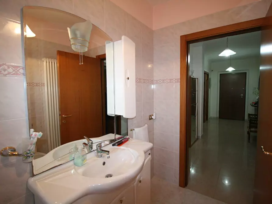 Immagine 17 di Appartamento in vendita  in via fermi a Acquaviva Picena