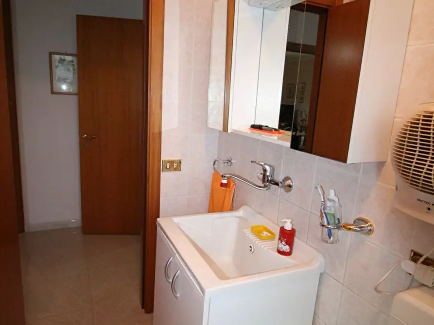 Immagine 21 di Appartamento in vendita  in via fermi a Acquaviva Picena