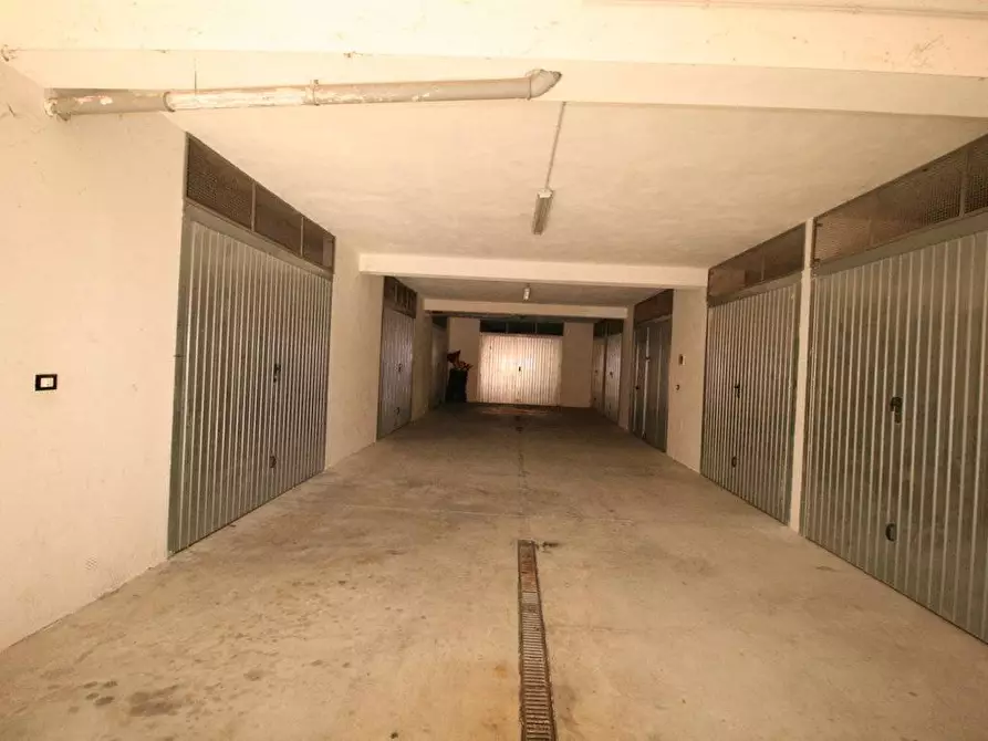 Immagine 3 di Box auto in vendita  in strada provinciale 58 a Massignano