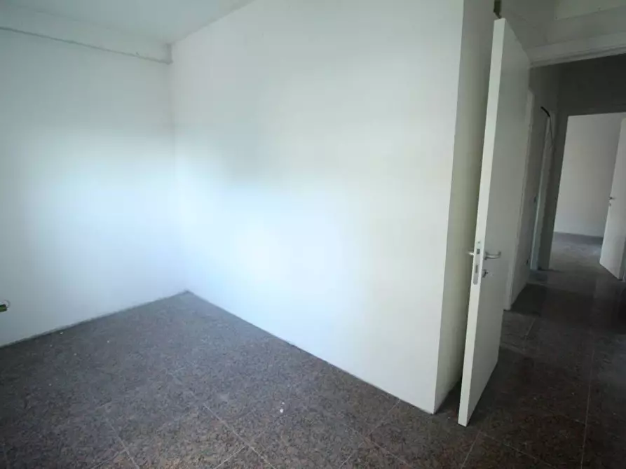 Immagine 10 di Appartamento in vendita  in via Arezzo a Folignano