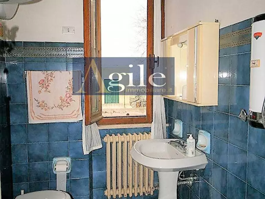 Immagine 5 di Appartamento in vendita  in trieste a Montefiore Dell'aso