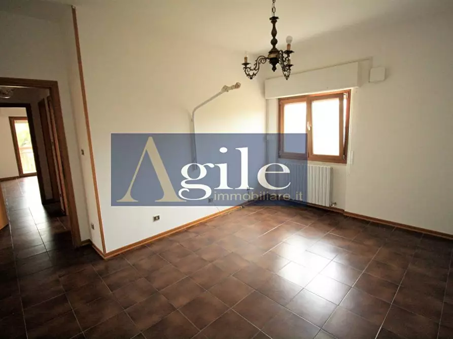 Immagine 10 di Appartamento in vendita  in via Marconi a Castorano