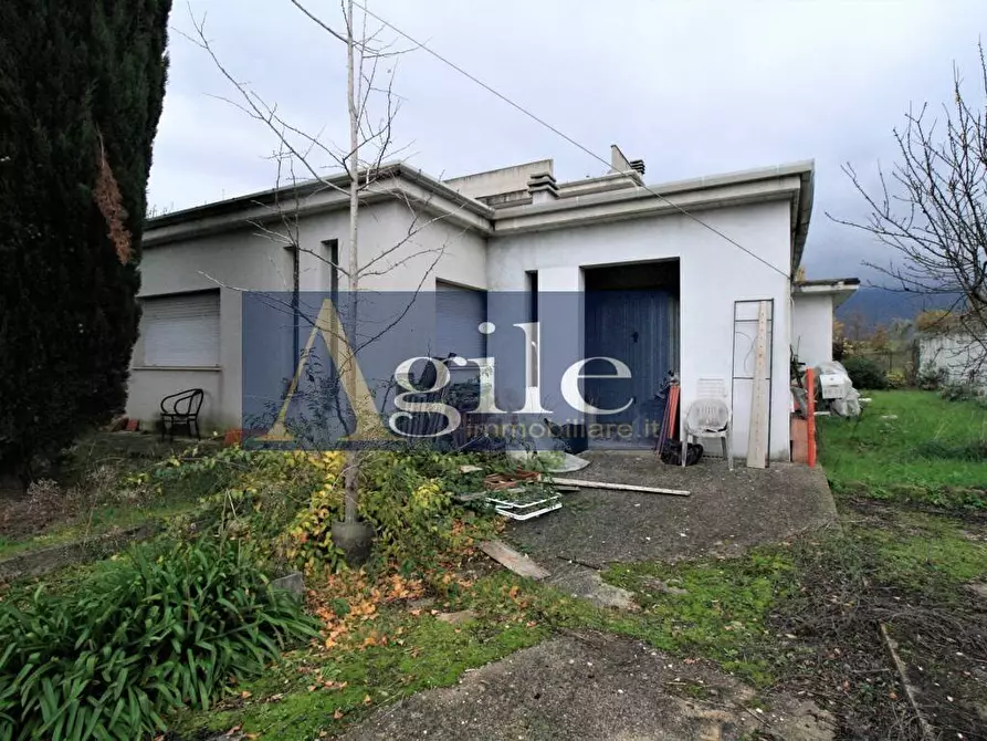 Immagine 1 di Villa in vendita  in via Verga a Folignano