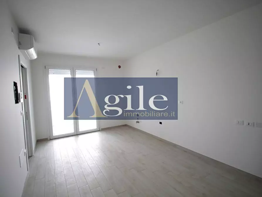 Immagine 2 di Appartamento in vendita  in via antonino scoppelliti a Tortoreto