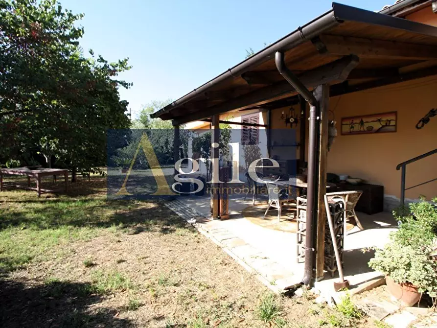 Immagine 21 di Villa in vendita  in CASTORANO a Castorano