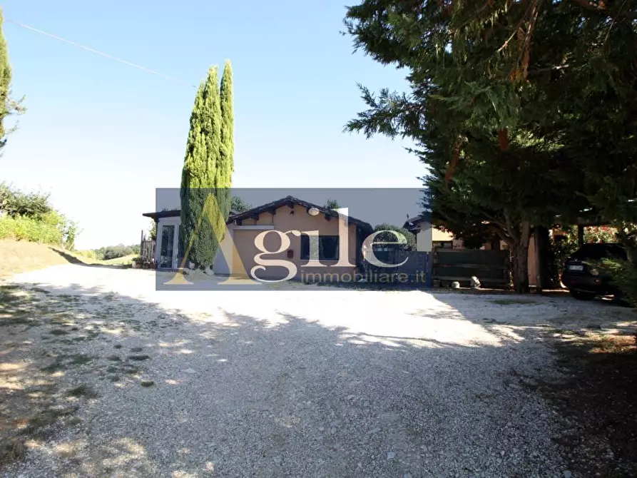 Immagine 25 di Villa in vendita  in CASTORANO a Castorano