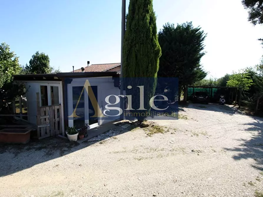 Immagine 27 di Villa in vendita  in CASTORANO a Castorano