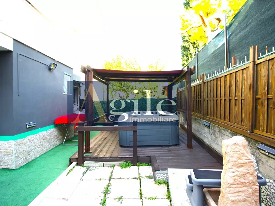 Immagine 9 di Appartamento in vendita  in via ancona a Grottammare