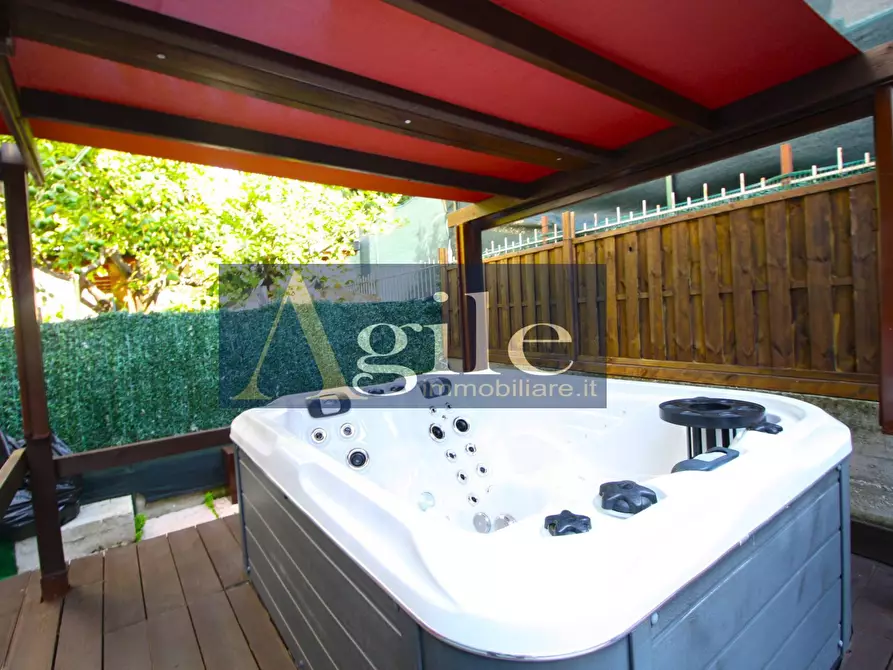 Immagine 11 di Appartamento in vendita  in via ancona a Grottammare