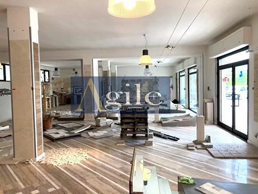 Immagine 2 di Locale commerciale in vendita  in VIA SALARIA a Ascoli Piceno