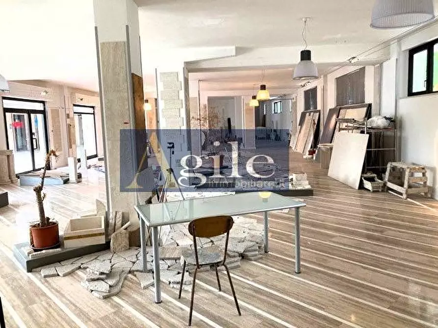 Immagine 3 di Locale commerciale in vendita  in VIA SALARIA a Ascoli Piceno