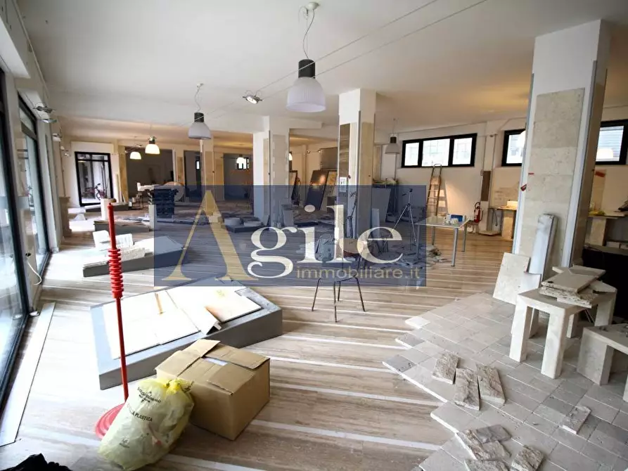 Immagine 4 di Locale commerciale in vendita  in VIA SALARIA a Ascoli Piceno