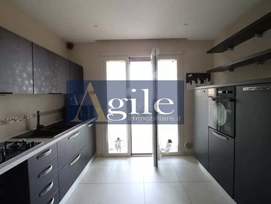 Immagine 6 di Appartamento in vendita  in via nazario sauro a San Benedetto Del Tronto