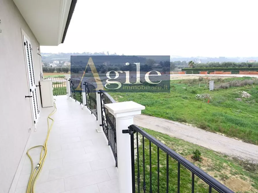 Immagine 9 di Villa in vendita  in Contrada Carpineto a Monsampolo Del Tronto