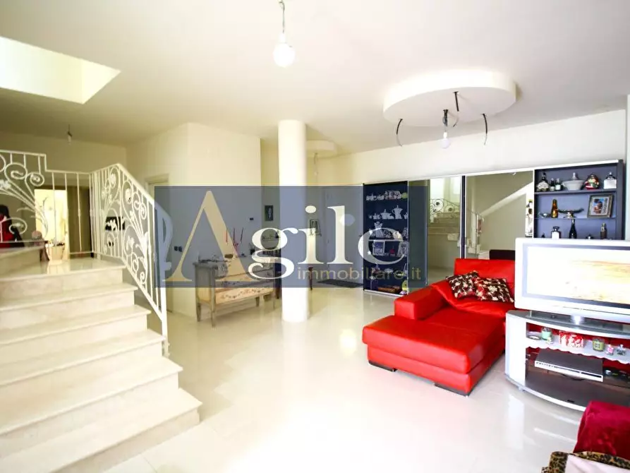 Immagine 3 di Villa in vendita  in Contrada Carpineto a Monsampolo Del Tronto