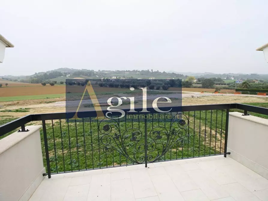 Immagine 23 di Villa in vendita  in Contrada Carpineto a Monsampolo Del Tronto