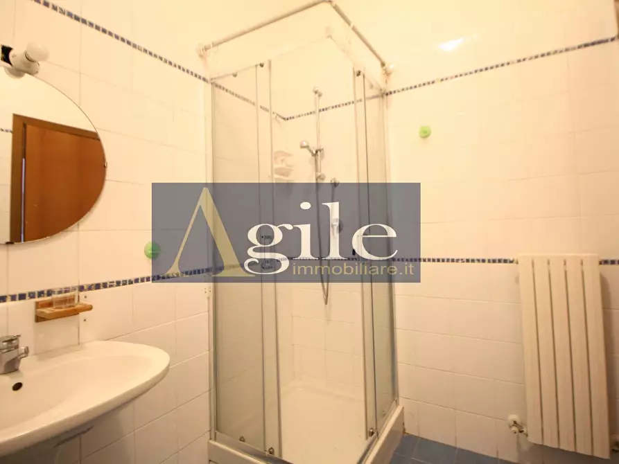 Immagine 5 di Appartamento in vendita  in via capri a Martinsicuro