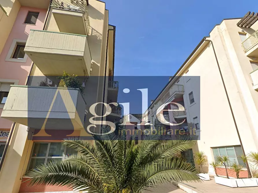 Immagine 19 di Appartamento in vendita  in via nino bixio a San Benedetto Del Tronto