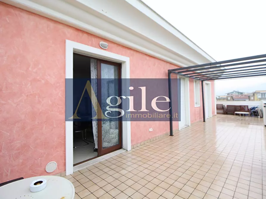 Immagine 2 di Appartamento in vendita  in via dei pioppi a Martinsicuro