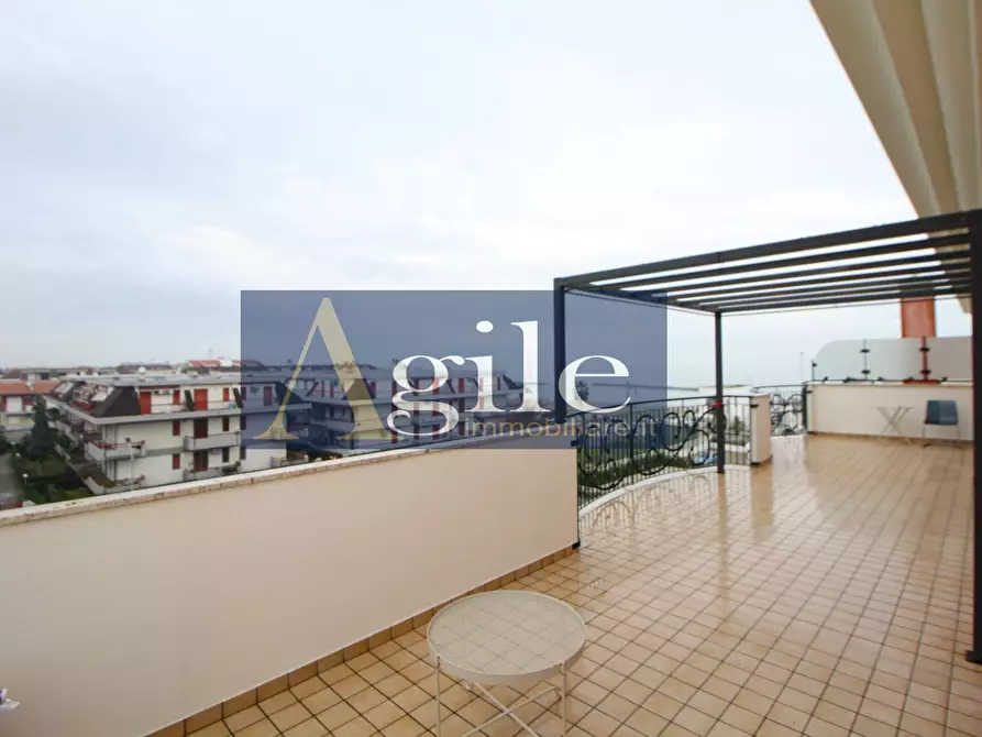 Immagine 11 di Appartamento in vendita  in via dei pioppi a Martinsicuro