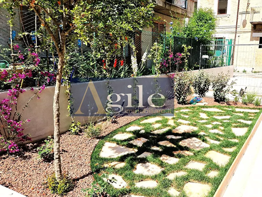 Immagine 2 di Villa in vendita  in VIA FRATELLI CAIROLI a San Benedetto Del Tronto