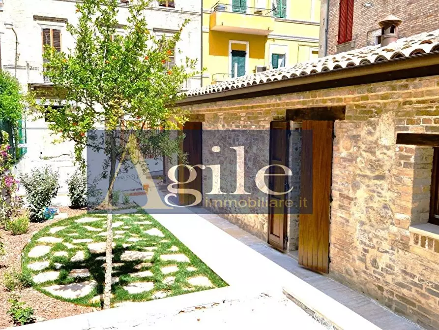 Immagine 4 di Villa in vendita  in VIA FRATELLI CAIROLI a San Benedetto Del Tronto