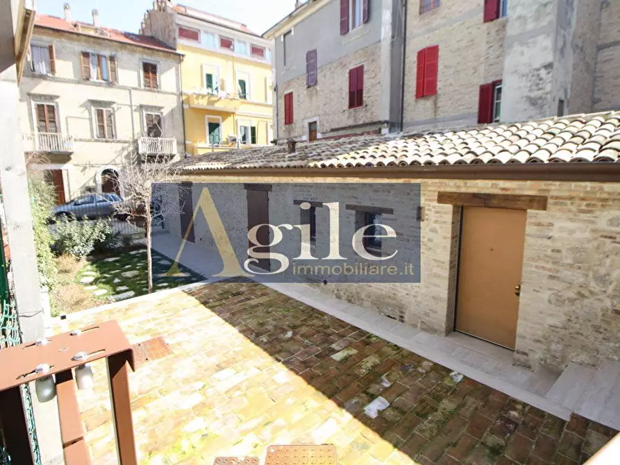 Immagine 8 di Villa in vendita  in VIA FRATELLI CAIROLI a San Benedetto Del Tronto