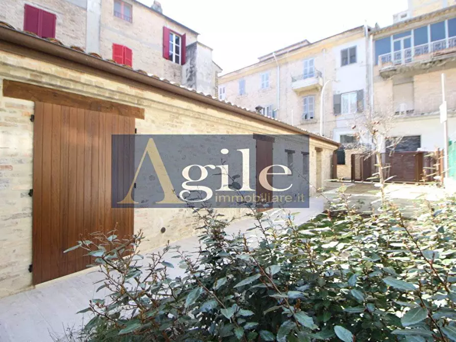 Immagine 10 di Villa in vendita  in VIA FRATELLI CAIROLI a San Benedetto Del Tronto