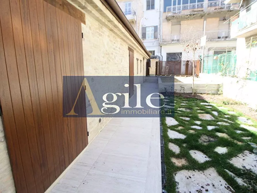 Immagine 9 di Villa in vendita  in VIA FRATELLI CAIROLI a San Benedetto Del Tronto