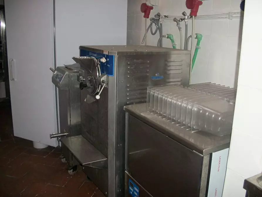 Immagine 7 di Attività commerciale in affitto  in Via C.Cattaneo a Pisa