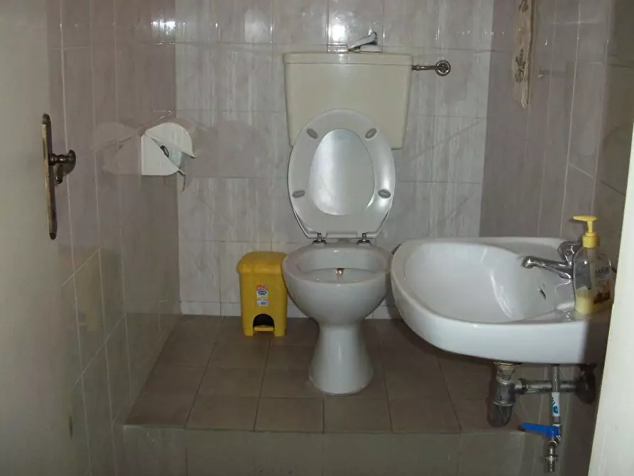 Immagine 8 di Attività commerciale in affitto  in Via Carlo Cattaneo a Pisa