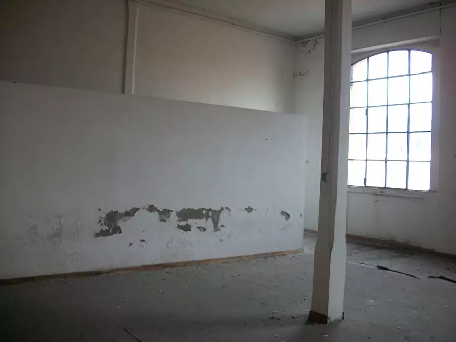 Immagine 6 di Attività commerciale in affitto  in Via Giosue' Carducci a San Giuliano Terme