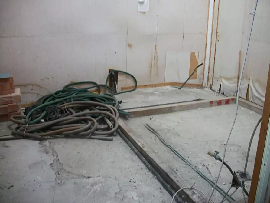 Immagine 9 di Attività commerciale in affitto  in Via Giosue' Carducci a San Giuliano Terme