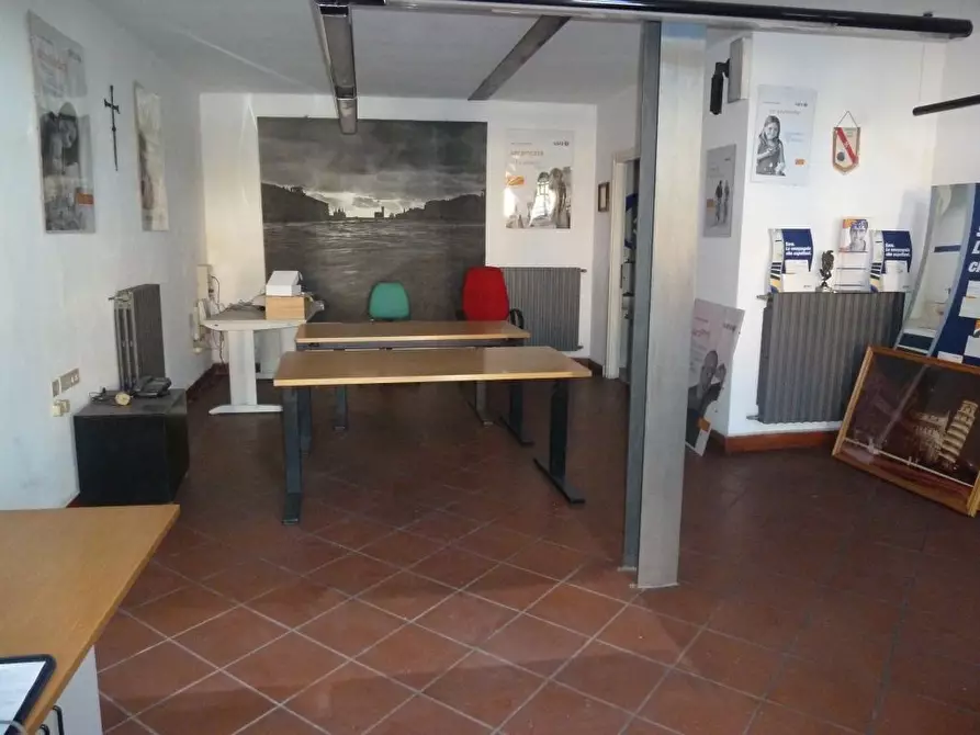 Immagine 1 di Attività commerciale in affitto  in Via Calcesana a San Giuliano Terme