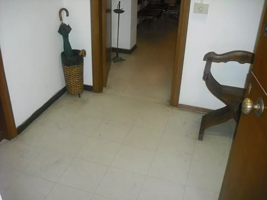 Immagine 1 di Ufficio in affitto  a Pontedera