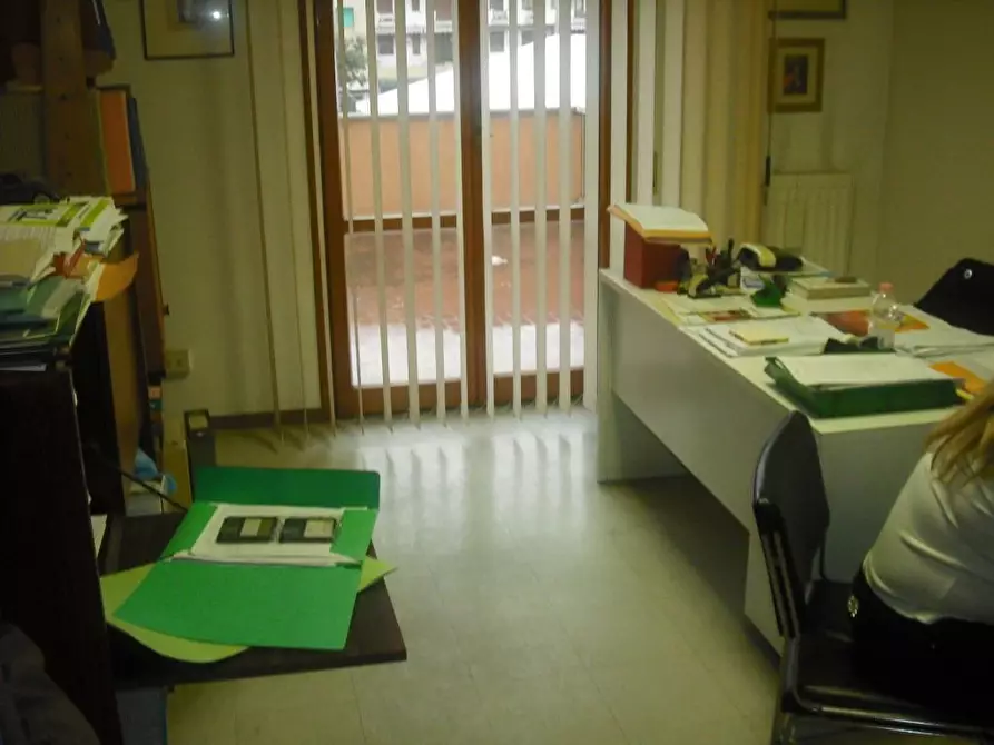 Immagine 13 di Ufficio in affitto  a Pontedera