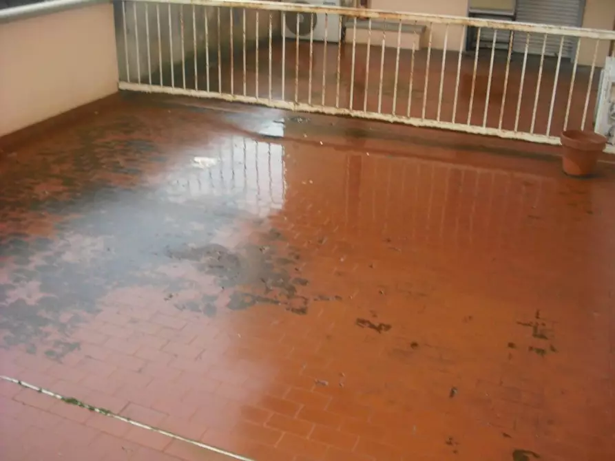 Immagine 15 di Ufficio in affitto  a Pontedera