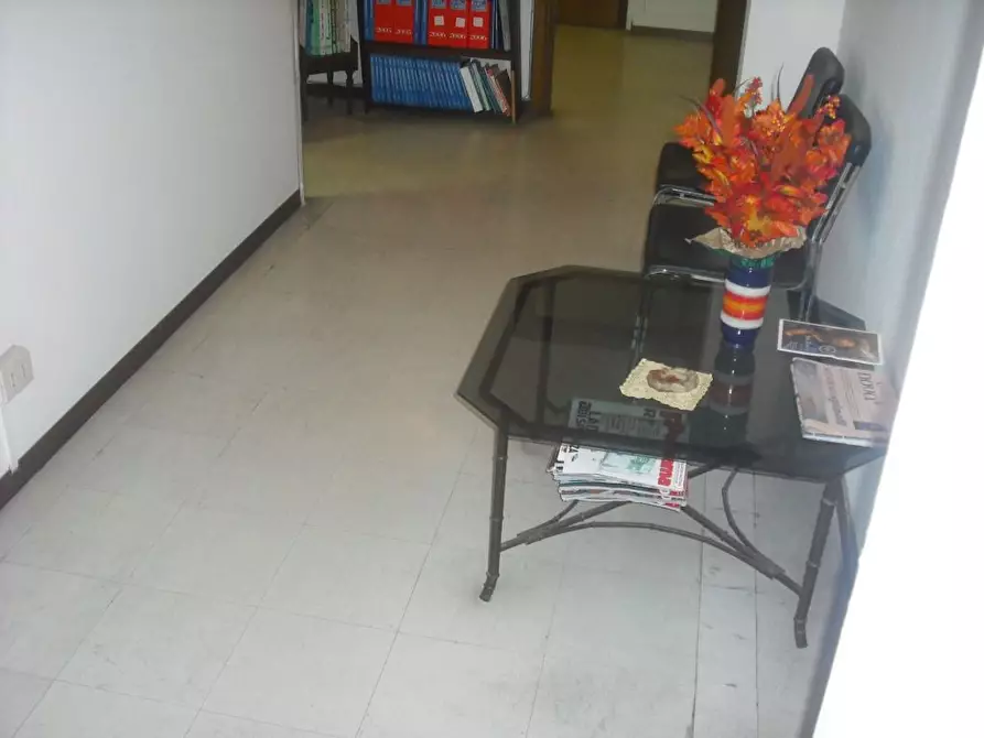 Immagine 16 di Ufficio in affitto  a Pontedera