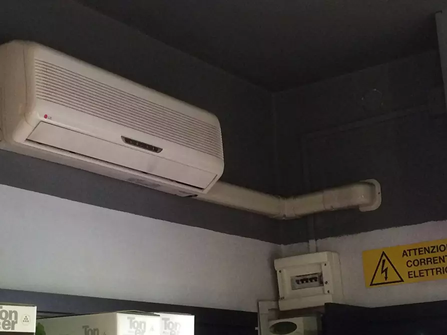 Immagine 3 di Attività commerciale in affitto  in via carlo cattaneo a Pisa