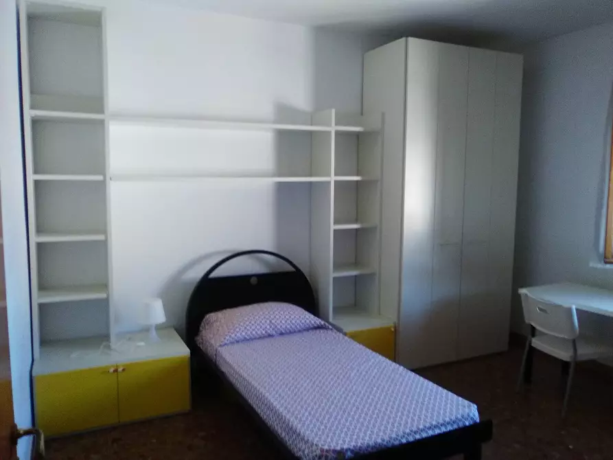 Immagine 1 di Camera in affitto  in via Po a Pisa