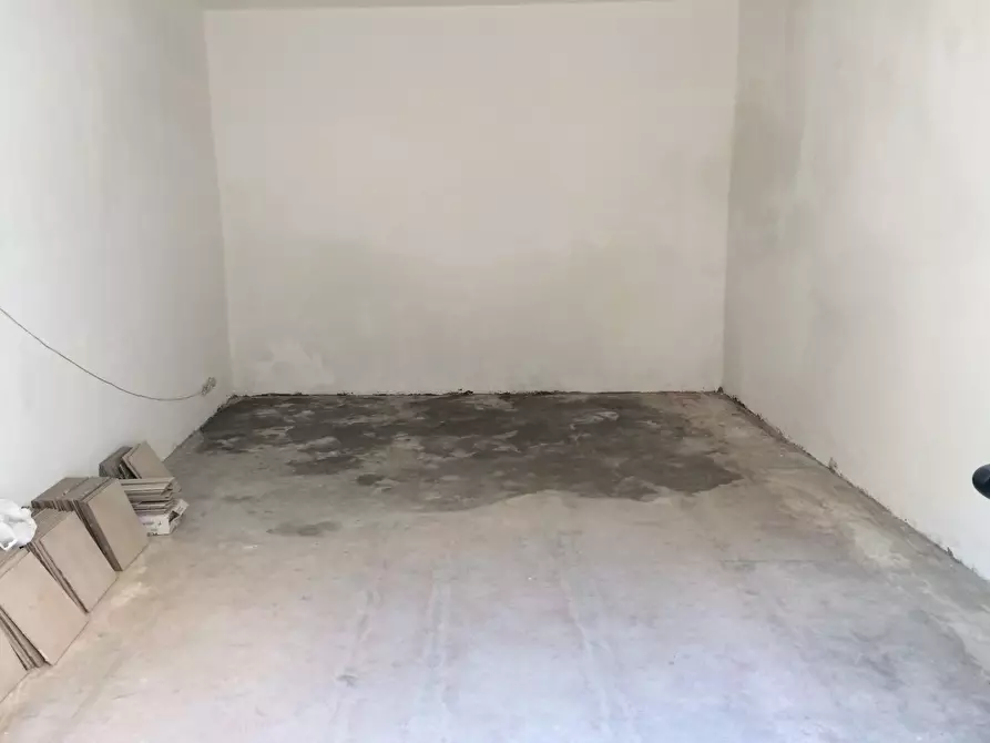 Immagine 2 di Attività commerciale in affitto  in via carlo cattaneo a Pisa