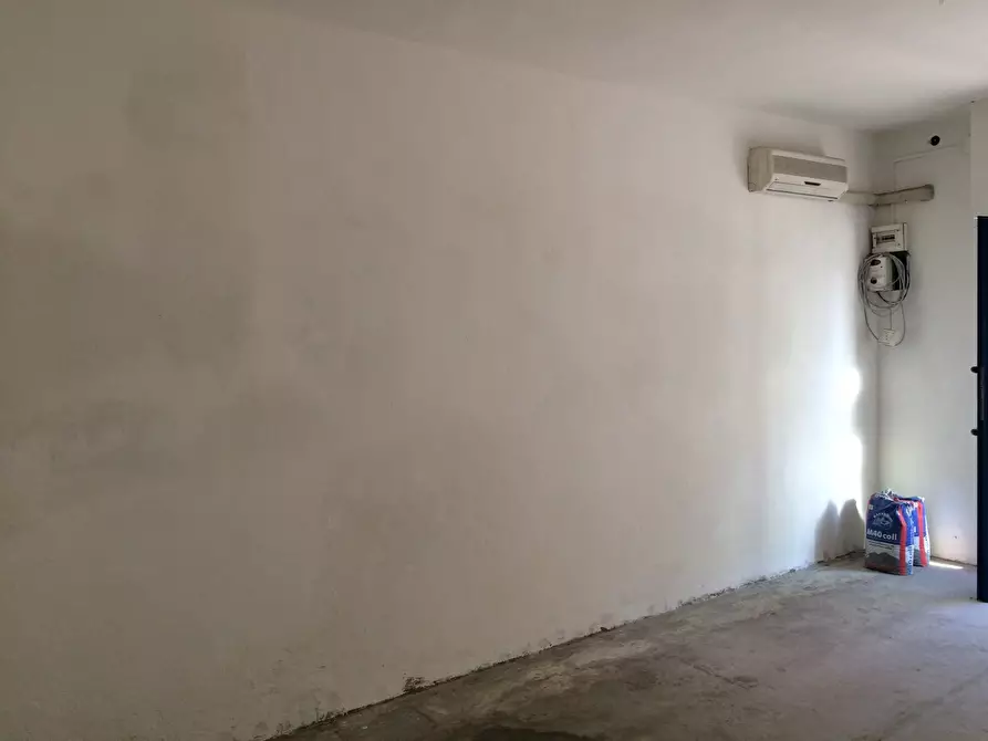 Immagine 5 di Attività commerciale in affitto  in via carlo cattaneo a Pisa