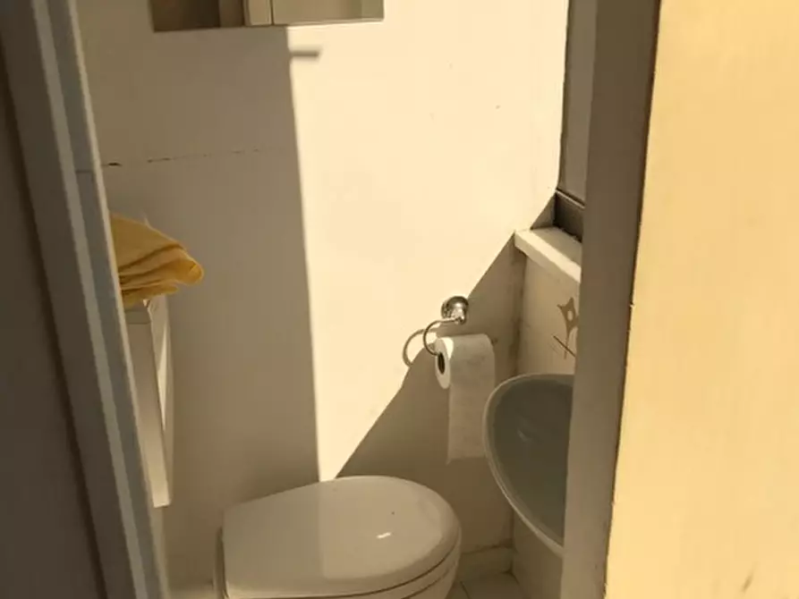 Immagine 3 di Ufficio in affitto  in Via Roma a Livorno