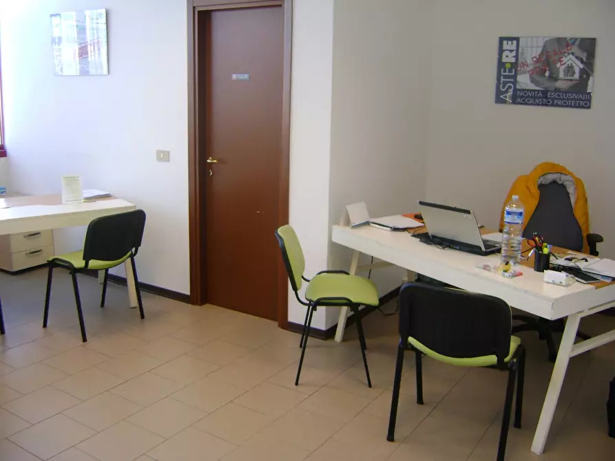 Immagine 1 di Ufficio in affitto  in Via dell'artigianato a Livorno