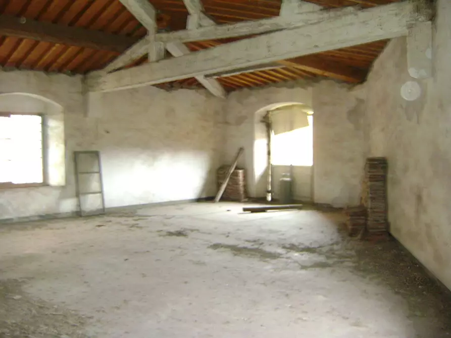 Immagine 3 di Attività commerciale in affitto  in Via Dei Pescatori a Livorno